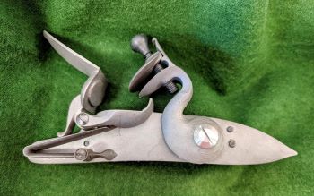 20015 - L&R Left hand Queen Anne flintlock - Locks